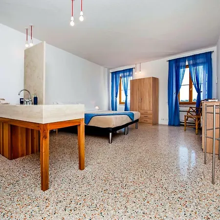 Apartman Costantini شقة روفينج